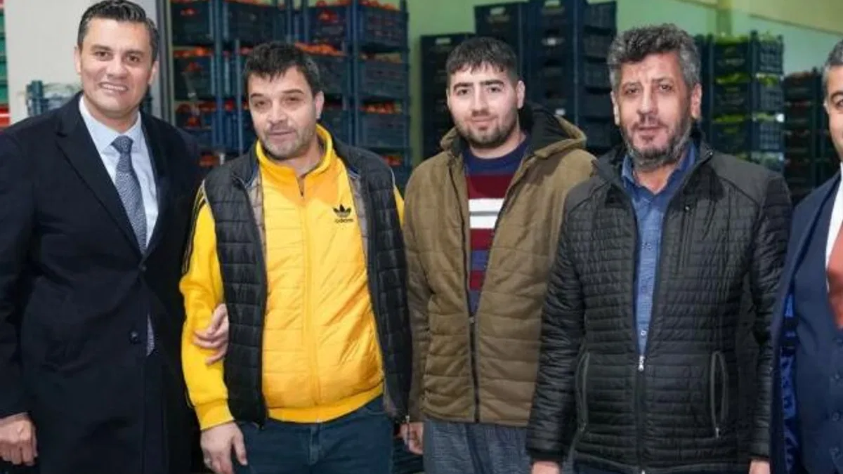 Manisa’da Başkan Zeyrek hal esnafı ile bir araya geldi