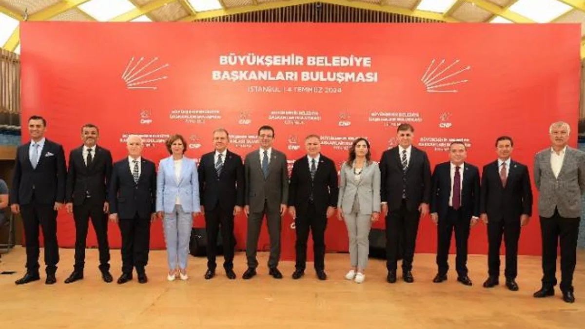 CHP’li Büyükşehir Belediye Başkanları İstanbul’da buluştu