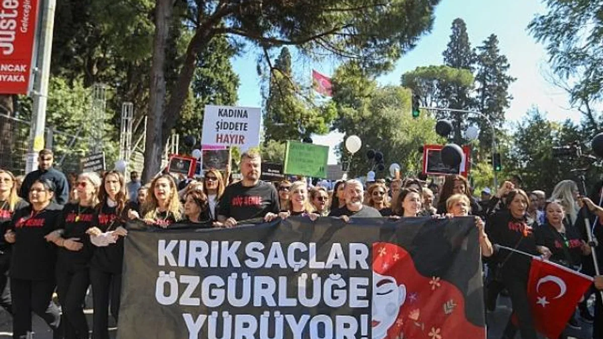 Kırık saçlar özgürlüğe Buca’da yürüdü