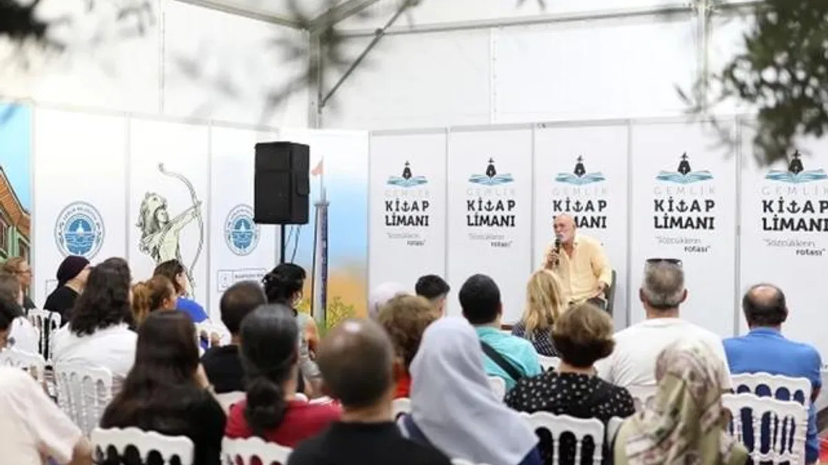 Kitapseverler Gemlik Kitap Limanı’na akın etti