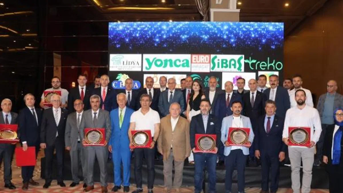 Egeli yaş meyve sebze ve meyve sebze ihracatçılarında ödül coşkusu