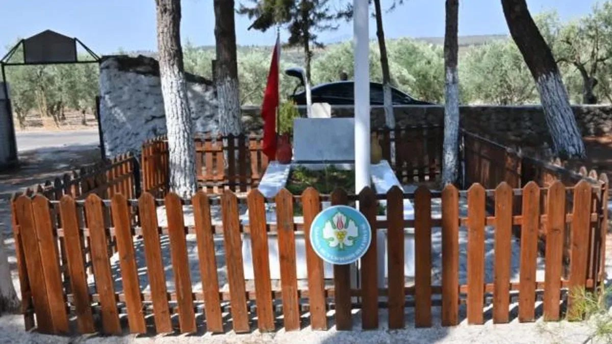Manisa Büyükşehir Belediyesi şehit kabirlerini yeniliyor