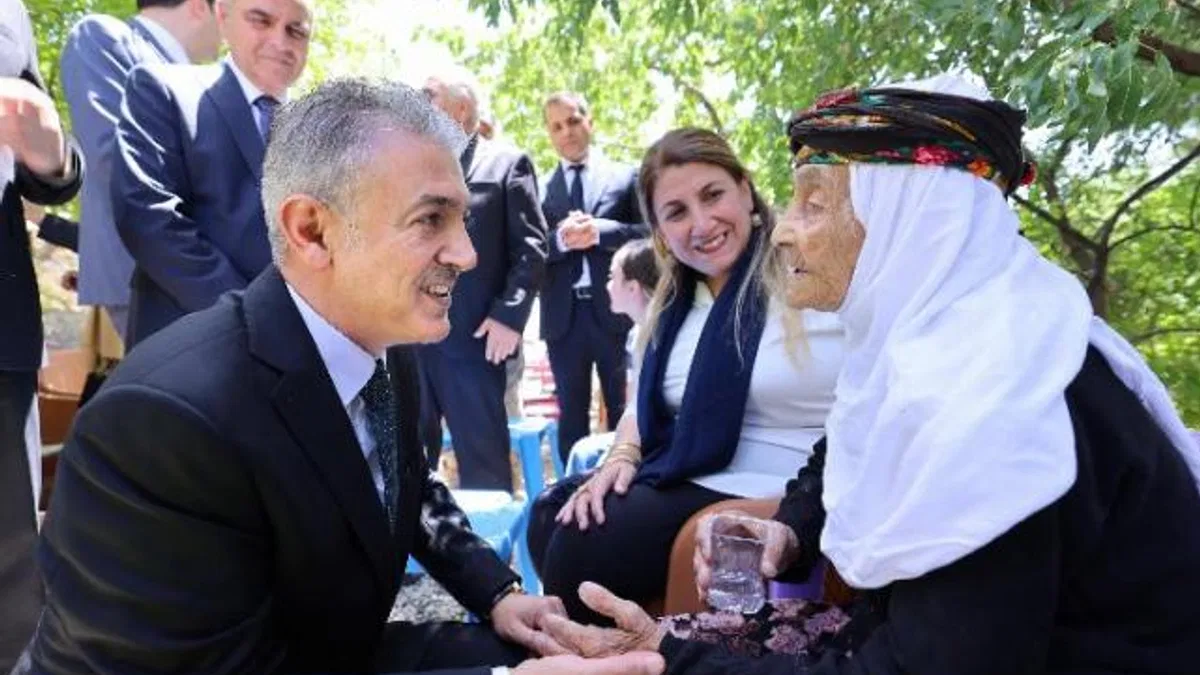 Pınarcık Şehitleri kabirleri başında anıldı