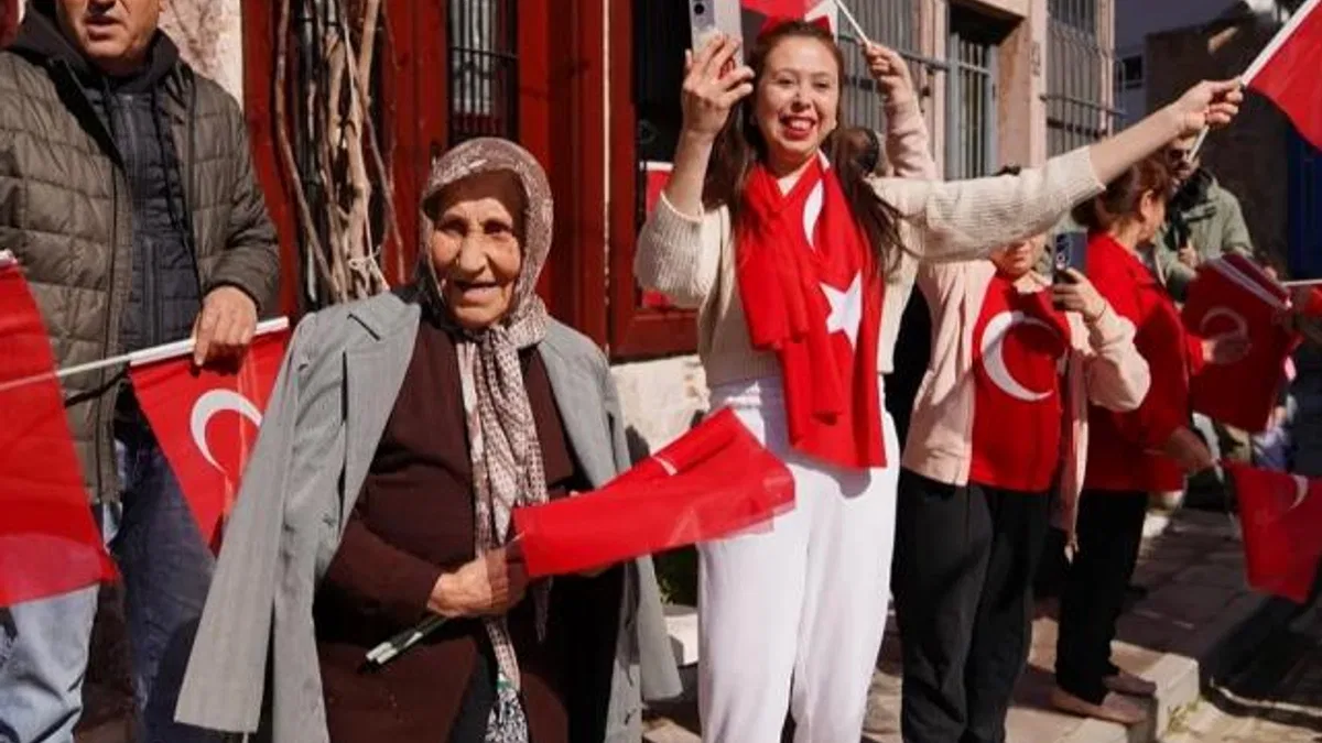 Ayvalık, Ata’sının izinde buluştu