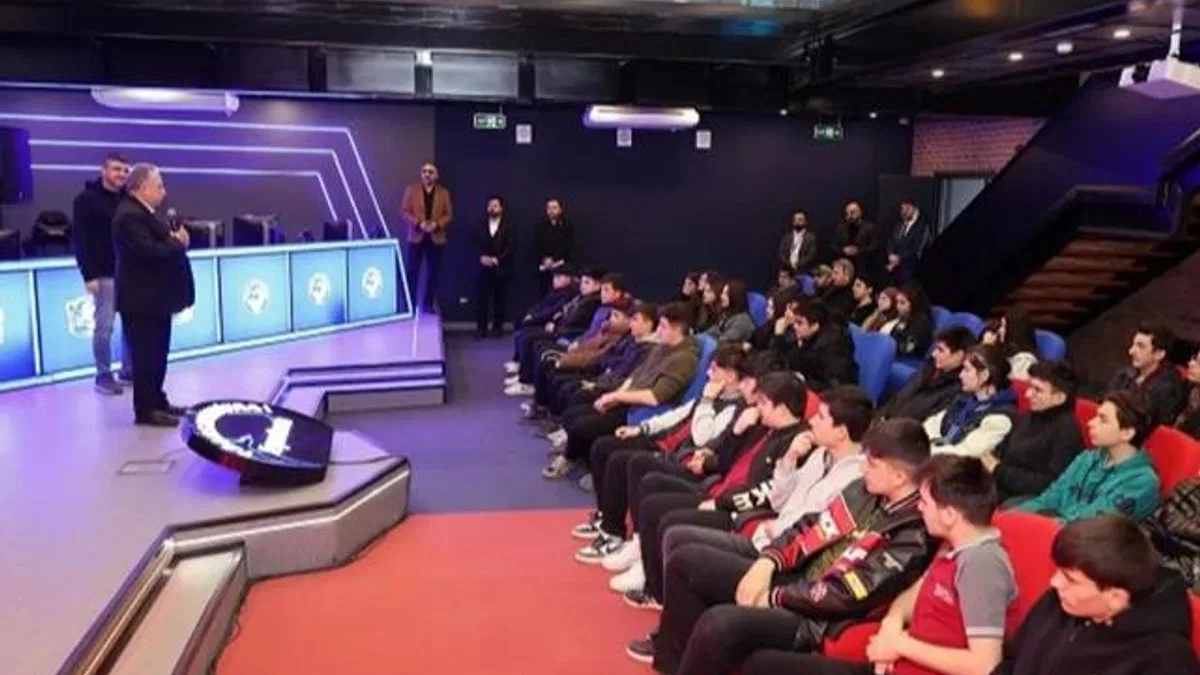 Mustafa Yalçın’dan Espor ve İnovasyon Merkezi’ne ziyaret