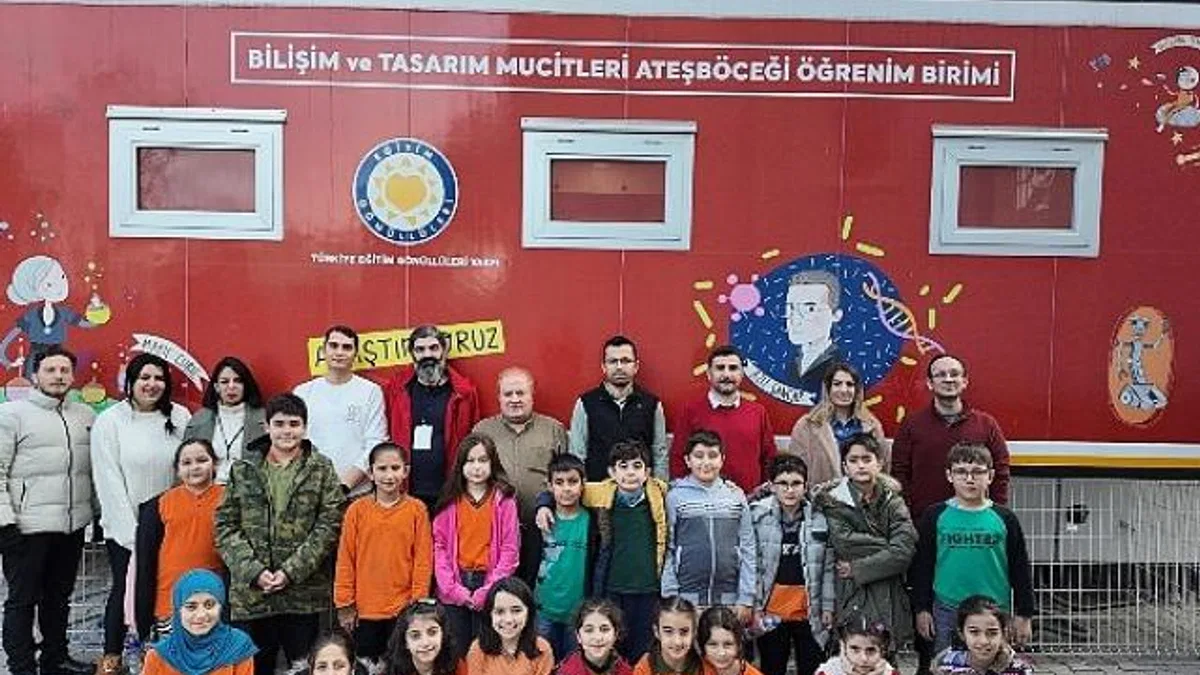 Bager Akbay, MediaMarkt’ın “Eğitimle Daha İyiye” projesi için 4 şehirde çocuklara yapay zekâyı anlattı