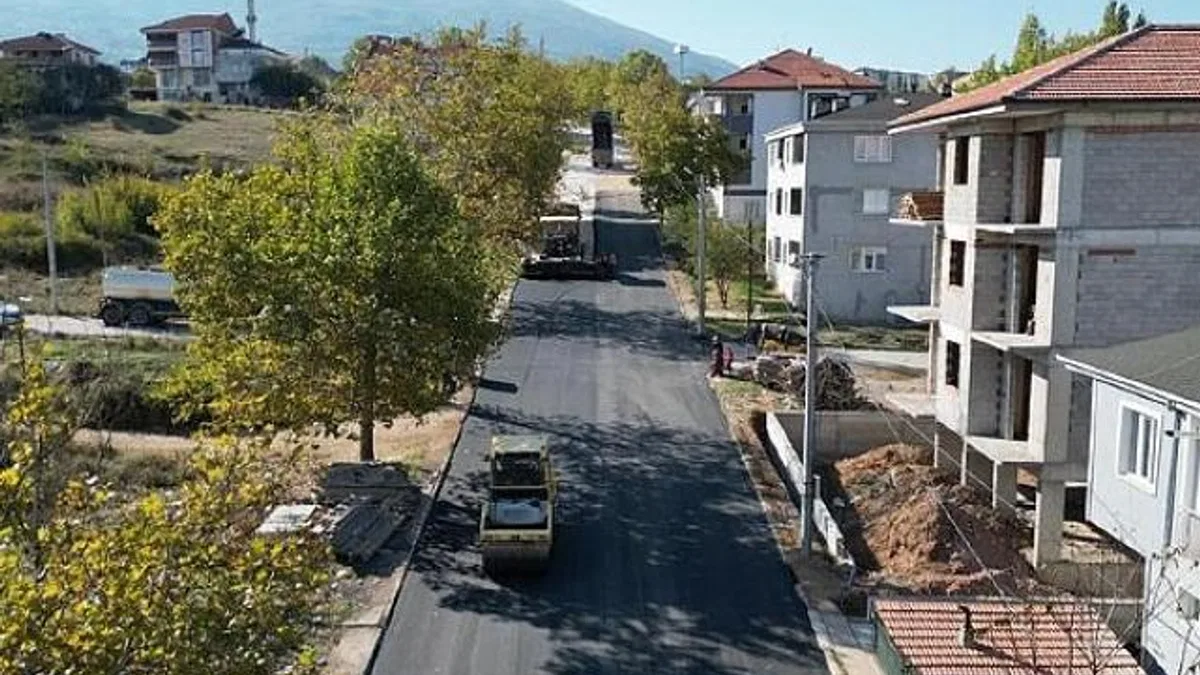 Asfalt Çalışmaları Yeniceköy Mahallesinde Devam Ediyor