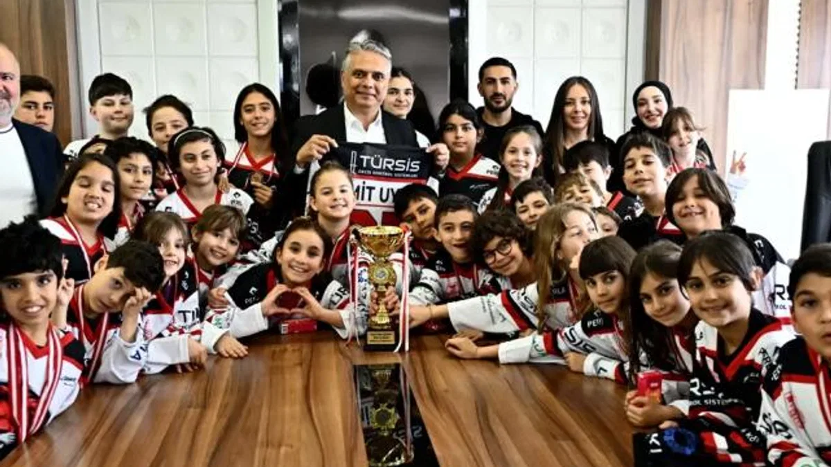 Antalya Muratpaşalı sporculardan Başkan Uysal’a ziyaret
