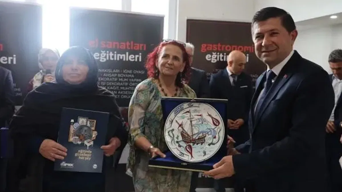 SAMEK yıl sonu sergileri Kocaali’de sürüyor