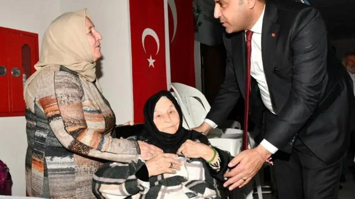 İzmir Çiğli’de Başkan Yıldız’a anlamlı hediye