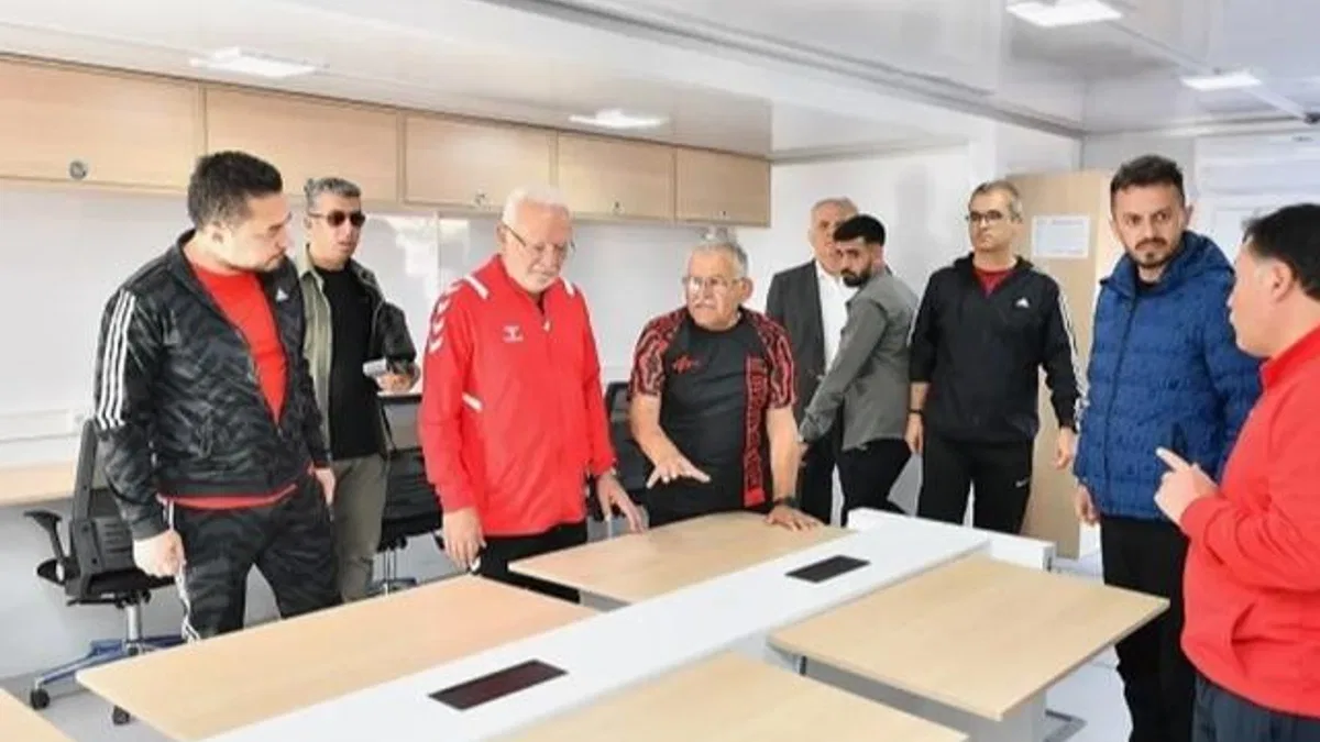 Kayseri Büyükşehir Mobil Dijital Gençlik Merkezi görücüye çıktı