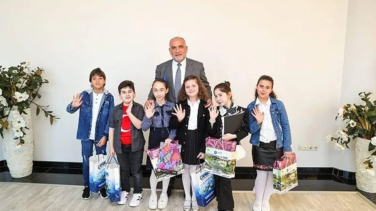 Başkan İbrahim Sandıkçı’dan Miniklere Hediye
