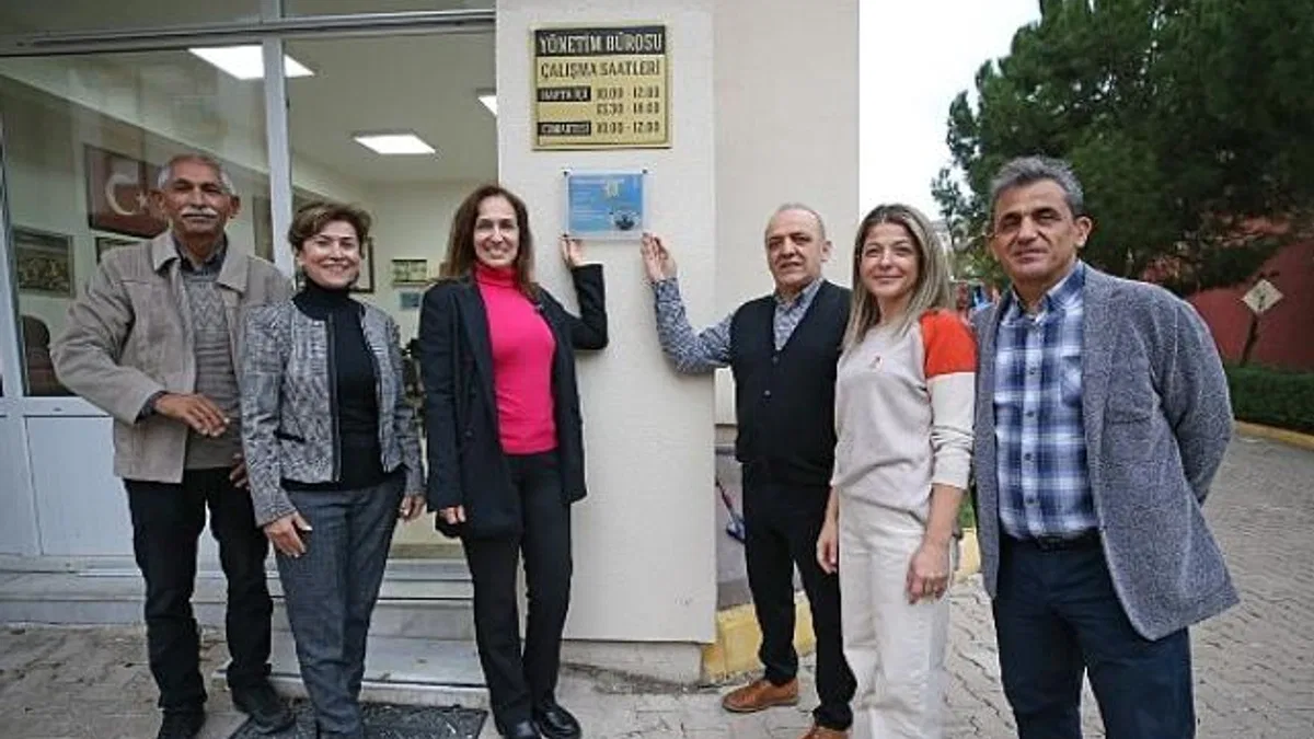 Başkan Ünsal’dan 9 öğrenci okutan siteye teşekkür plaketi
