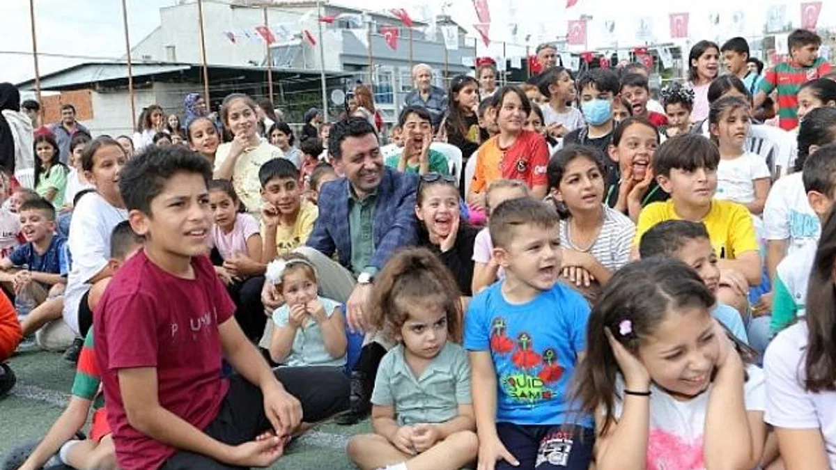 Bayraklılı çocuklar mahalle şenliğinde coşkuyla eğlendi