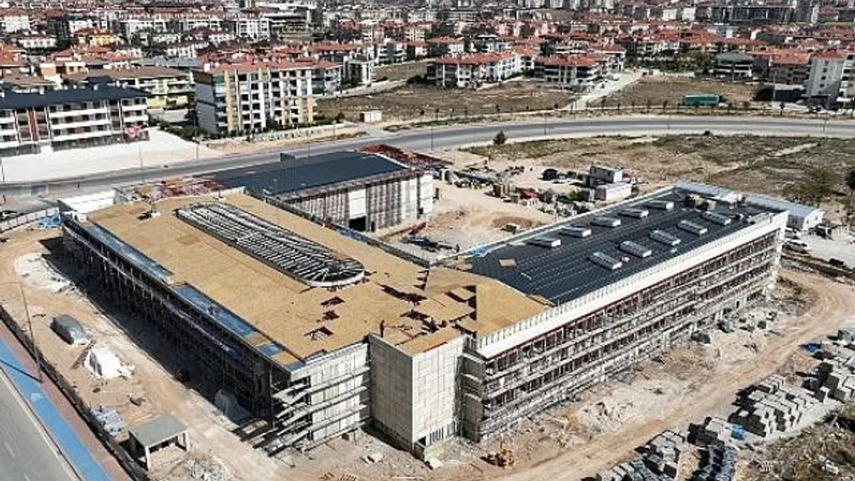 Selçuklu Belediyesi tarafından Konya’ya kazandırılacak olan Türkiye’nin en kapsamlı ve modern Güzel Sanatlar Lisesi’nin yapımı tüm hızıyla devam ediyor.