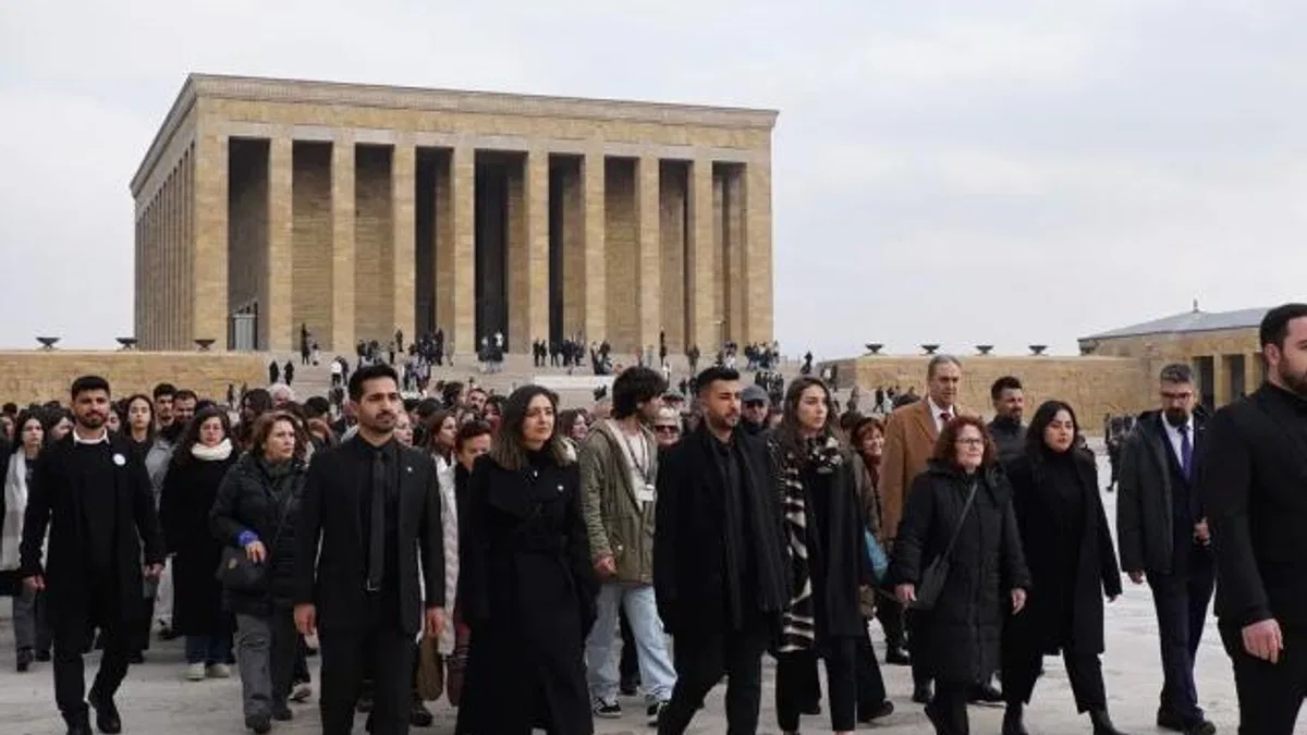 Çağdaş Gençlik Ata’nın huzurunda