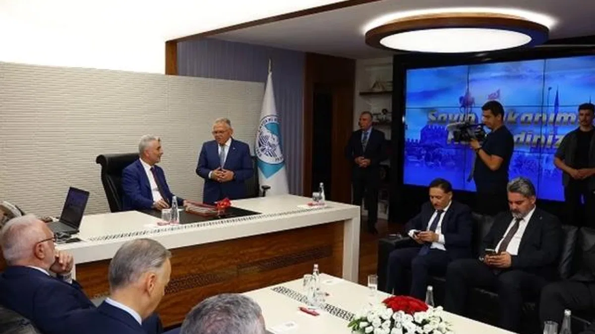 Kayseri’ye Bakan Bolat’tan övgü