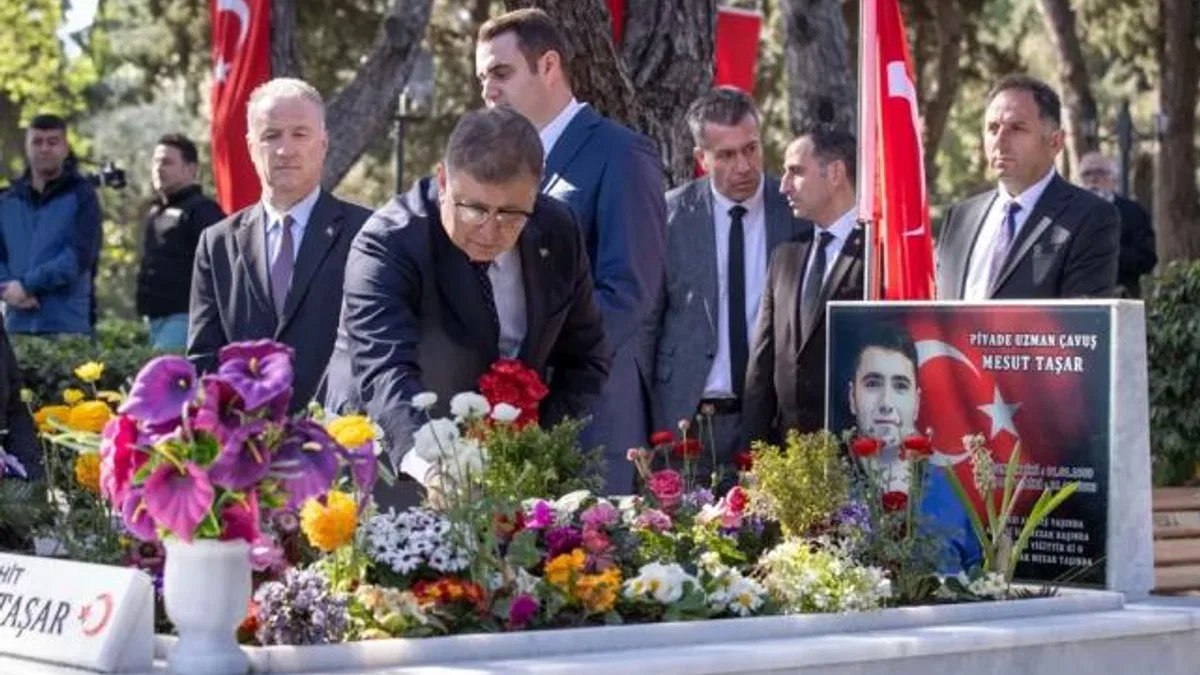 İzmir Kadifekale Şehitliği’nde duygulandıran tören