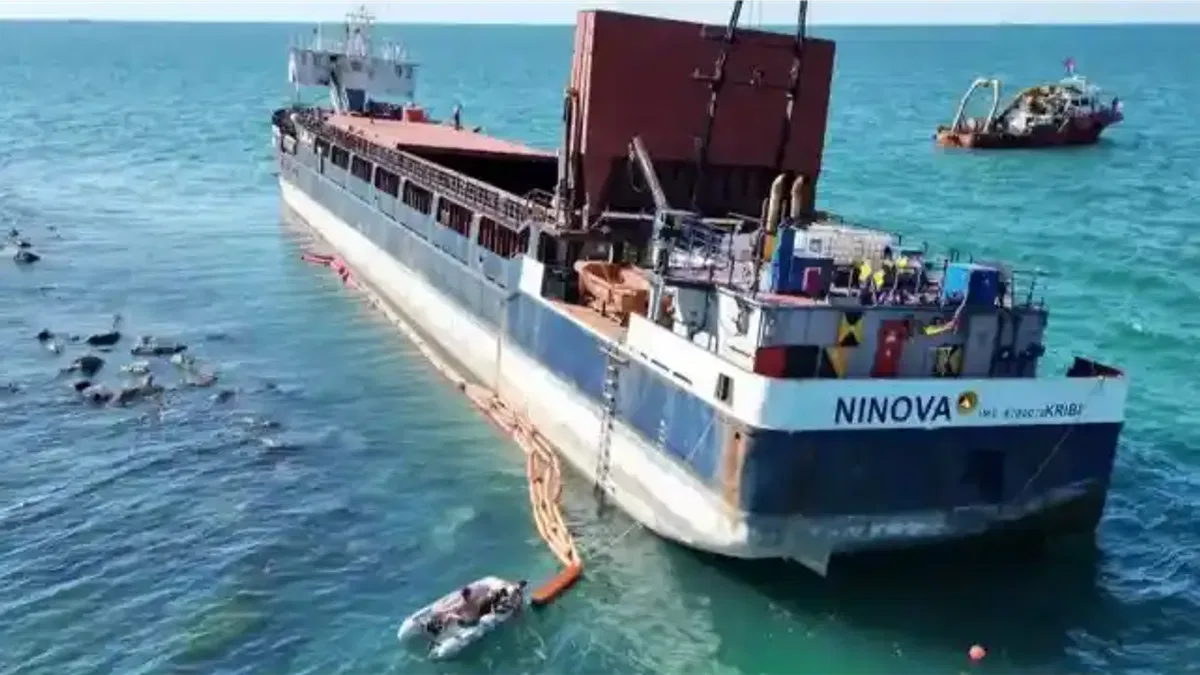 Karasu’da karaya oturan ‘NINOVA’ gemisi kurtarılarak Aliağa’ya sevk edildi